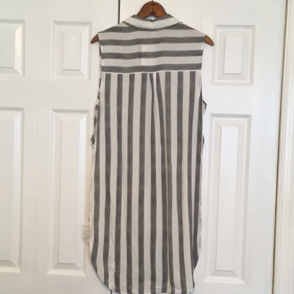 White and gray button up shirt - Picture 5 of 5